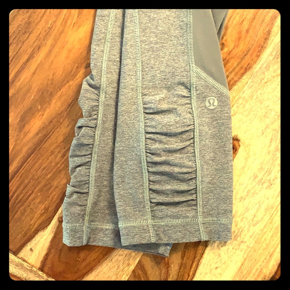 Lululemon crops size 6